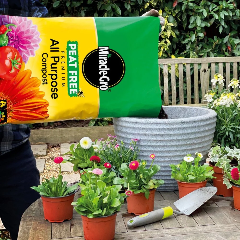 Miracle-Gro® Peat Free Premium All Purpose Compost 10 Litres - Image 2